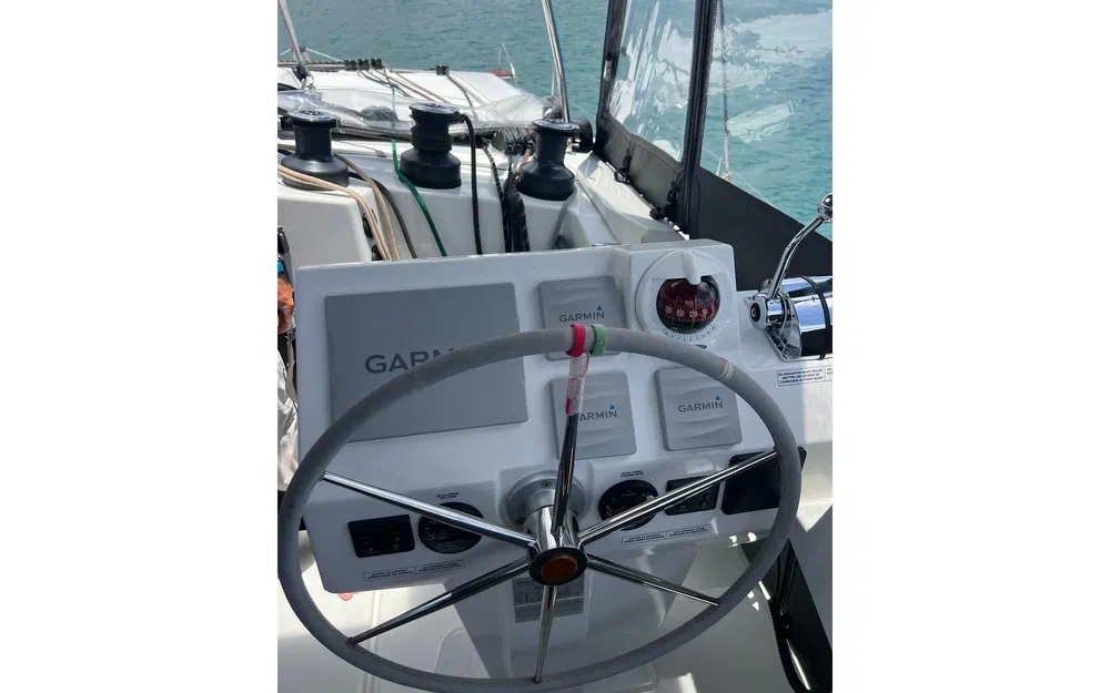 slider 21 Fountaine Pajot Astrea 42