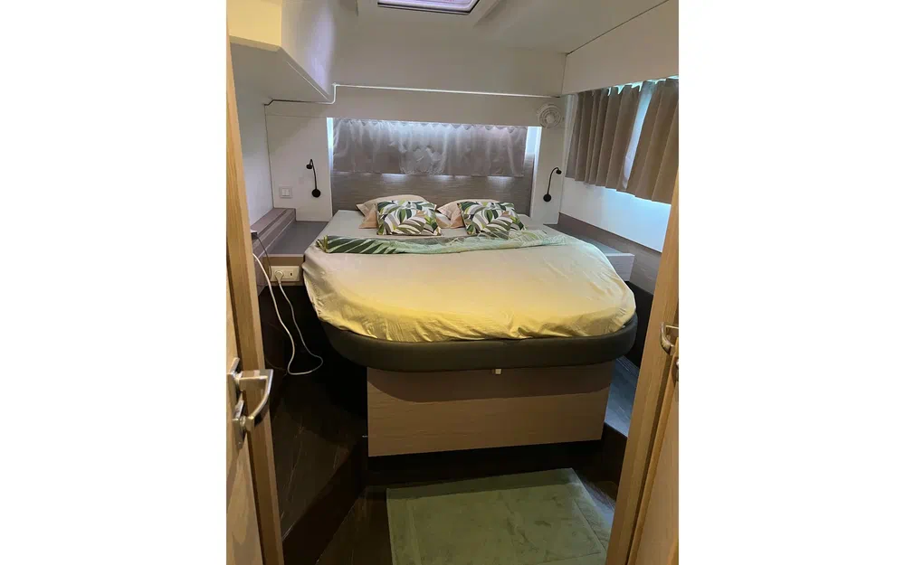 slider 23 Fountaine Pajot Astrea 42