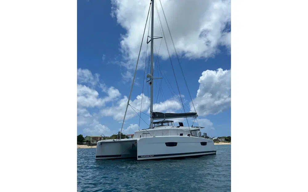 slider 2 Fountaine Pajot Astrea 42