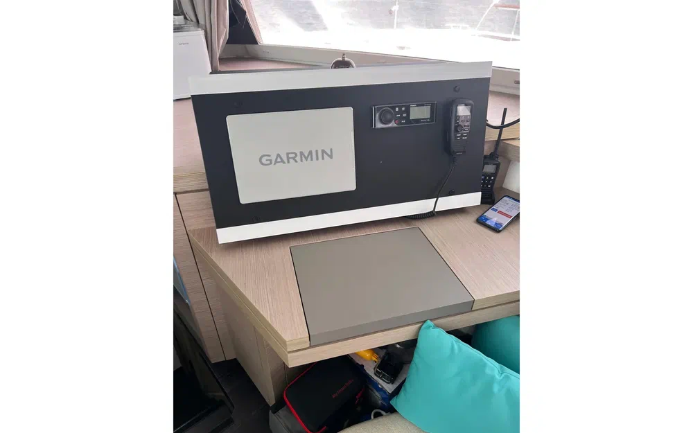slider 34 Fountaine Pajot Astrea 42