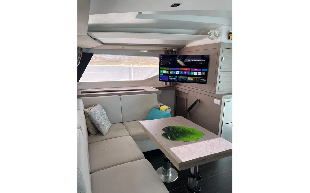 slider 35 Fountaine Pajot Astrea 42
