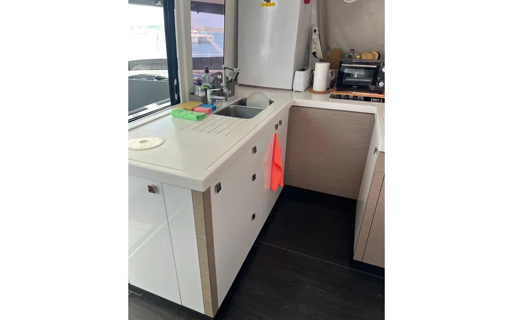 slider 36 Fountaine Pajot Astrea 42