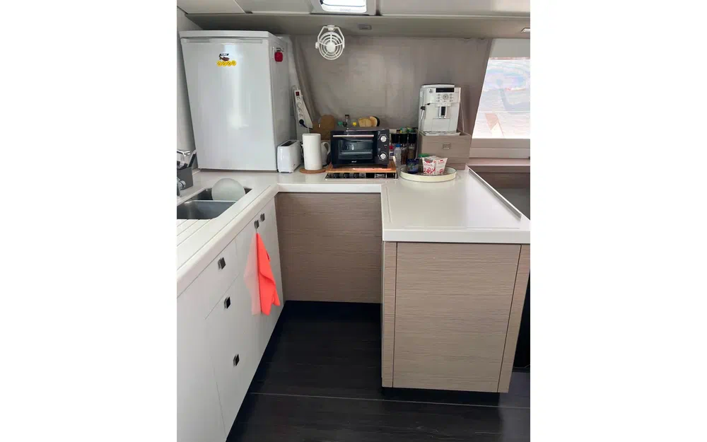 slider 37 Fountaine Pajot Astrea 42