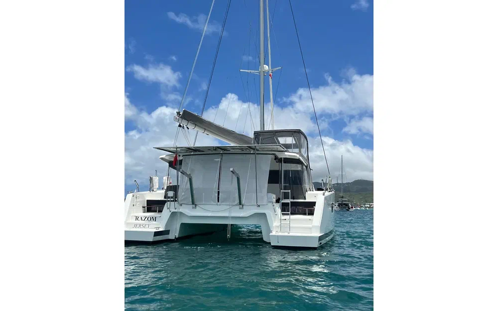 slider 3 Fountaine Pajot Astrea 42