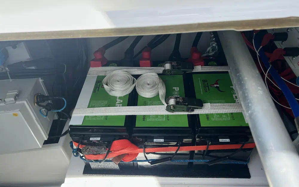 slider 48 Fountaine Pajot Astrea 42