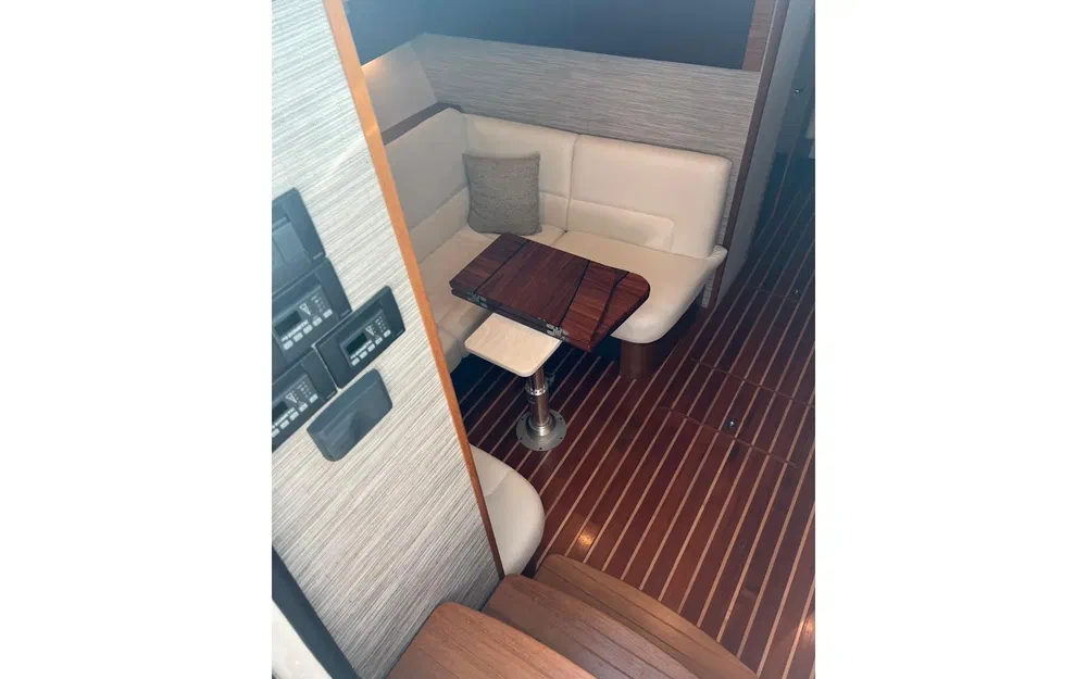 slider 29 Tiara 43 Open