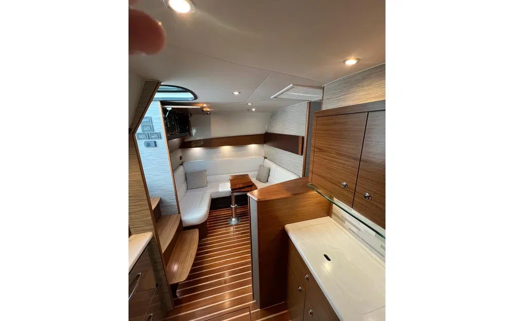 slider 34 Tiara 43 Open