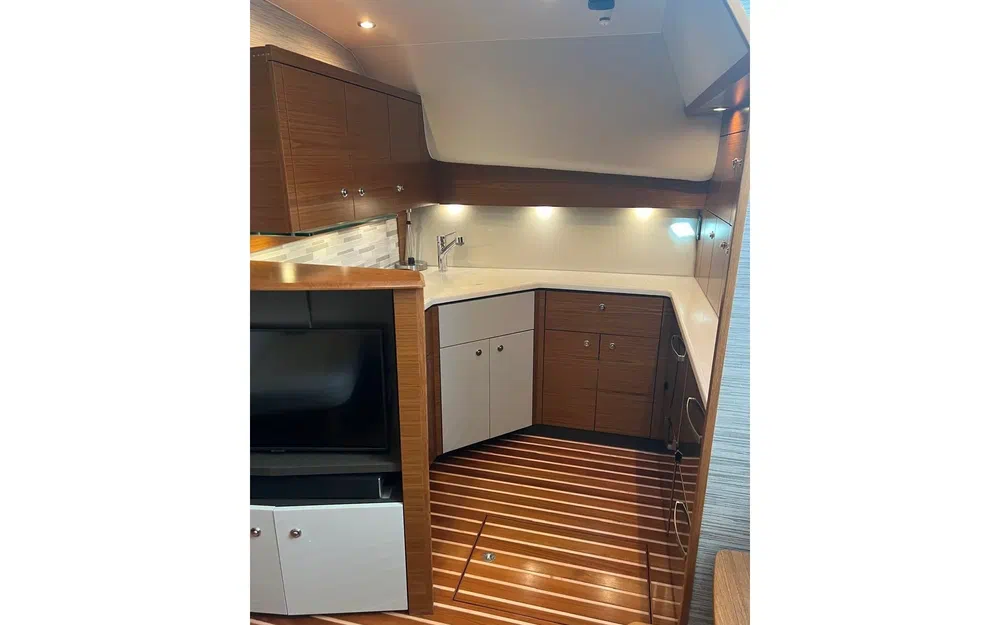 slider 36 Tiara 43 Open