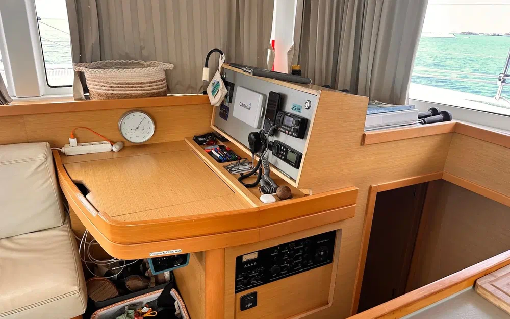 slider 82 Lagoon 42