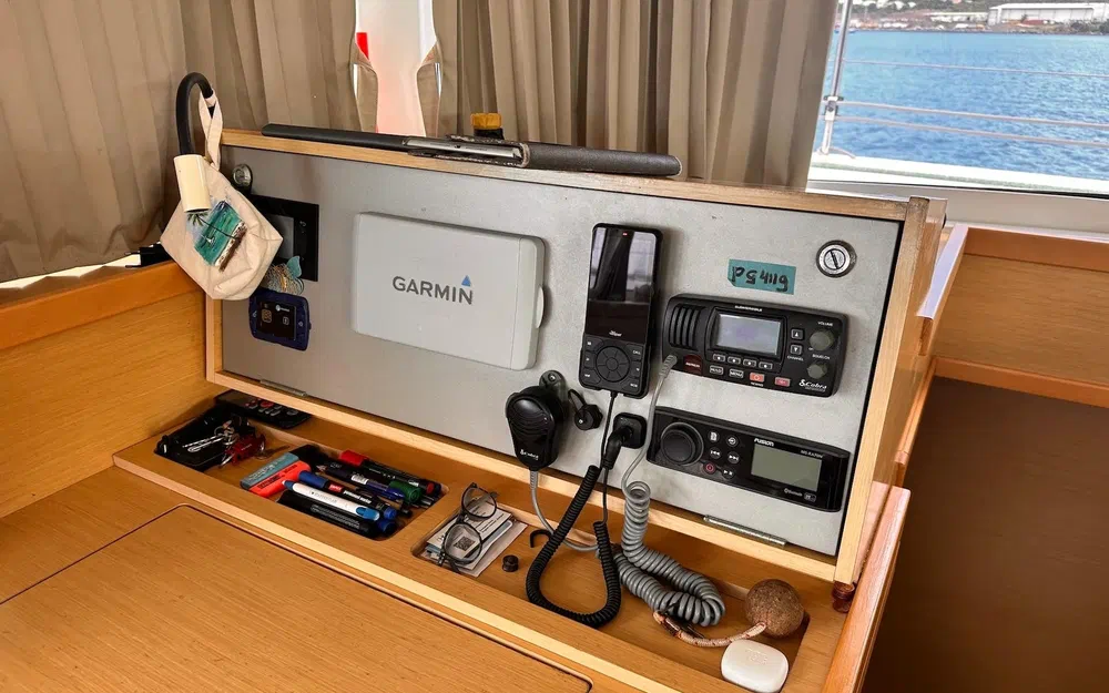 slider 83 Lagoon 42