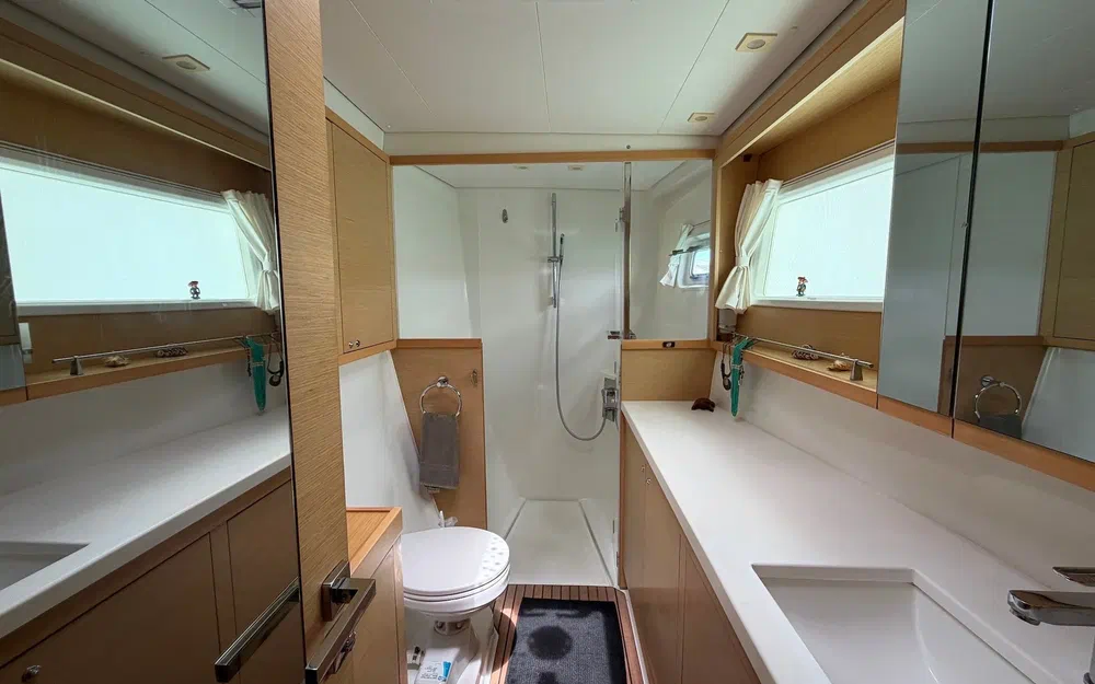 slider 119 Lagoon 450 Sport Top