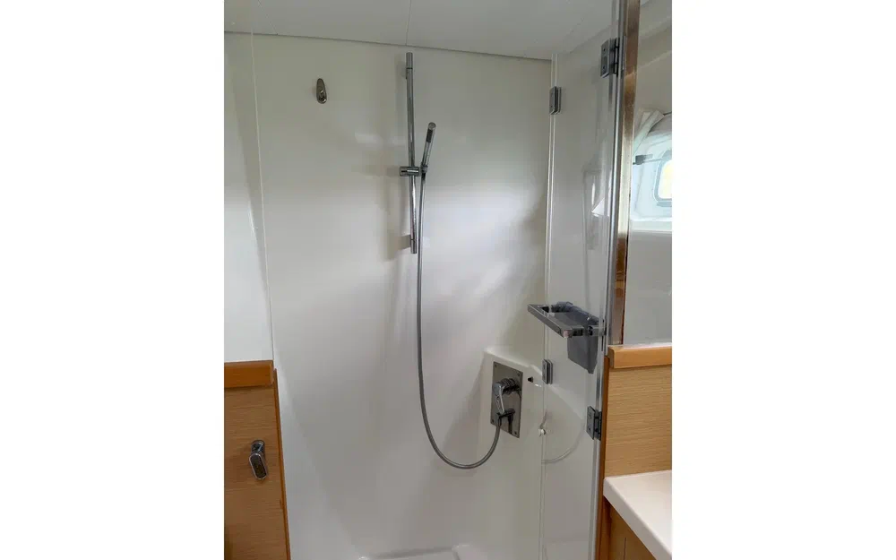 slider 121 Lagoon 450 Sport Top