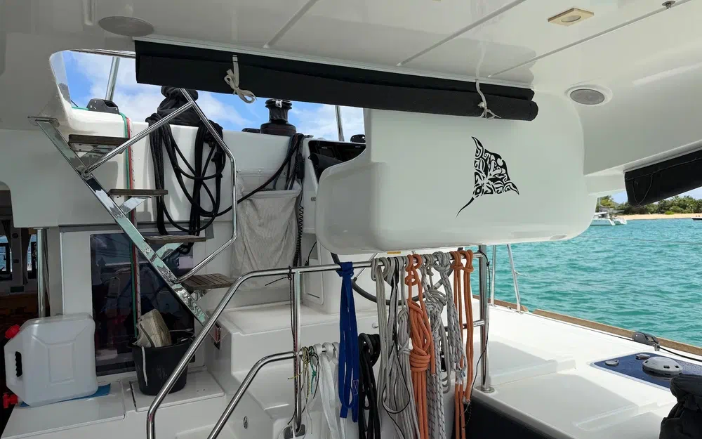 slider 69 Lagoon 450 Sport Top