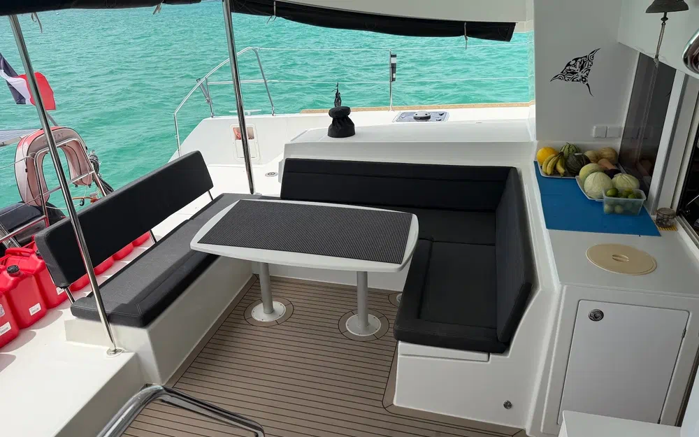 slider 81 Lagoon 450 Sport Top