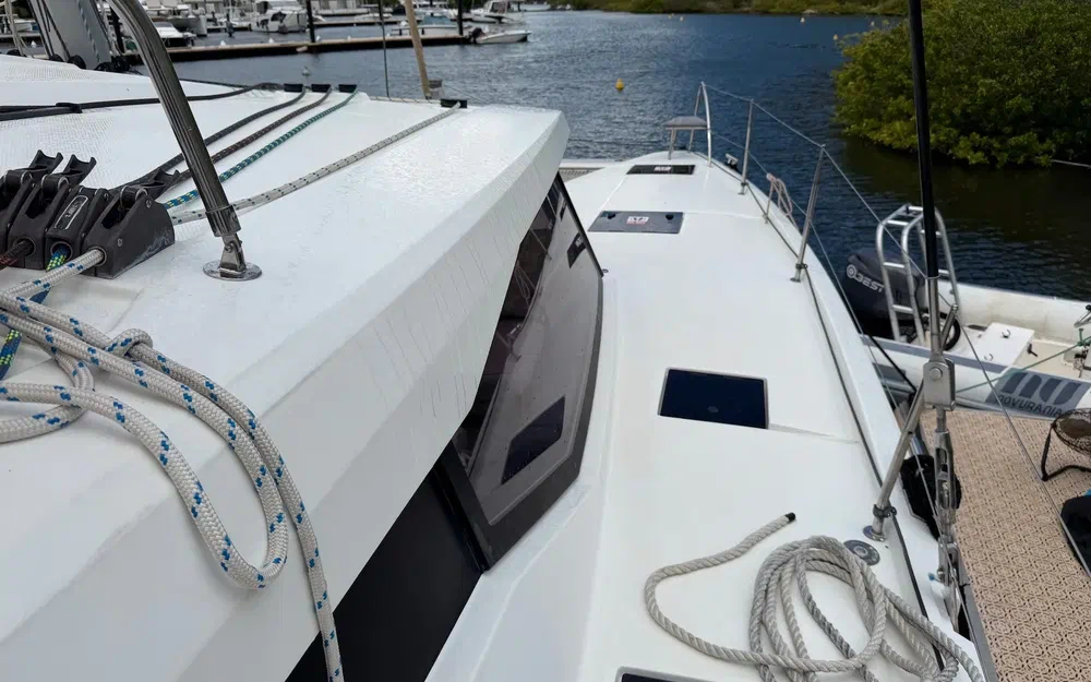 slider 14 Fountaine Pajot Astrea 42