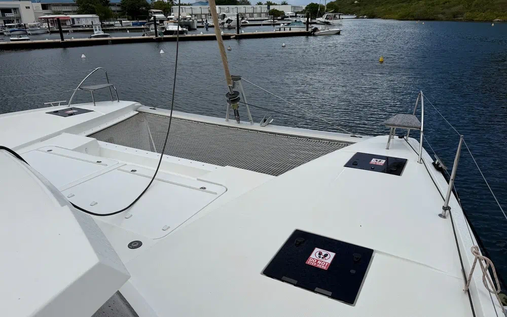 slider 16 Fountaine Pajot Astrea 42
