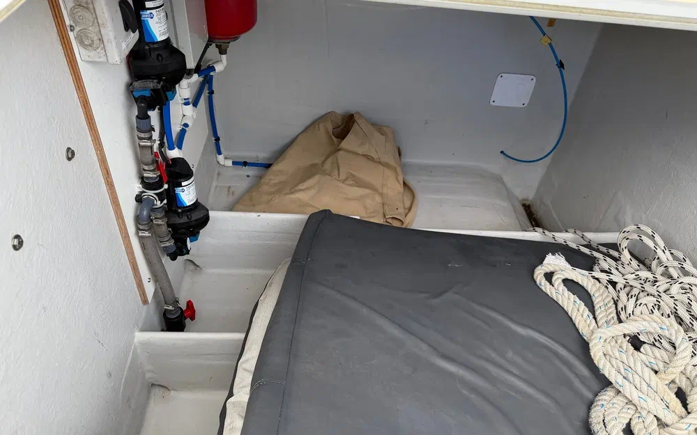 slider 22 Fountaine Pajot Astrea 42