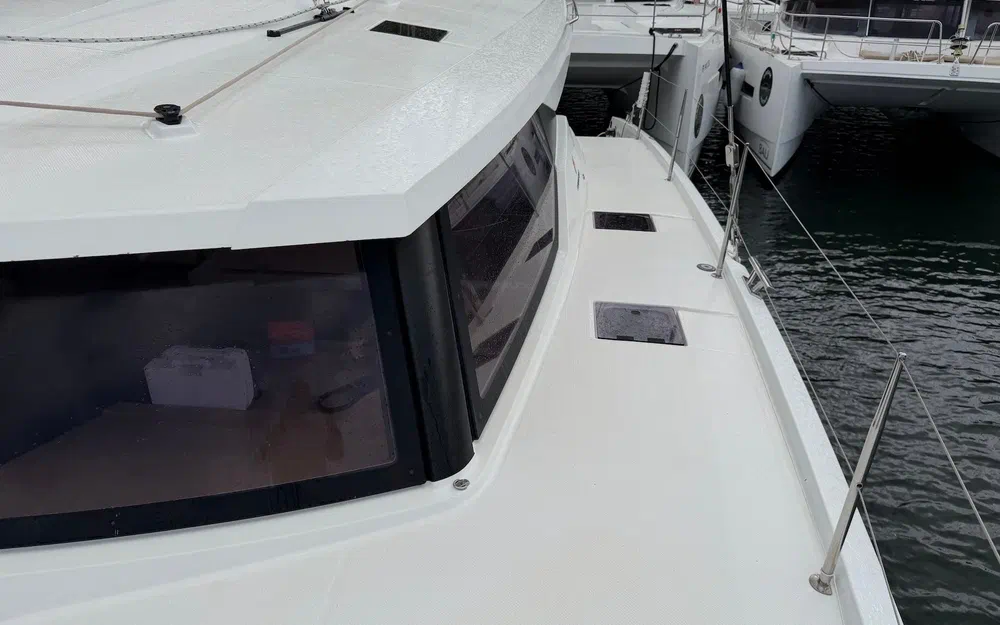 slider 25 Fountaine Pajot Astrea 42