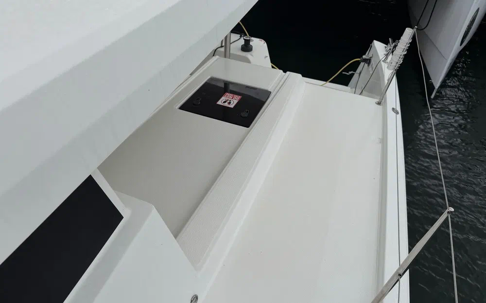 slider 27 Fountaine Pajot Astrea 42
