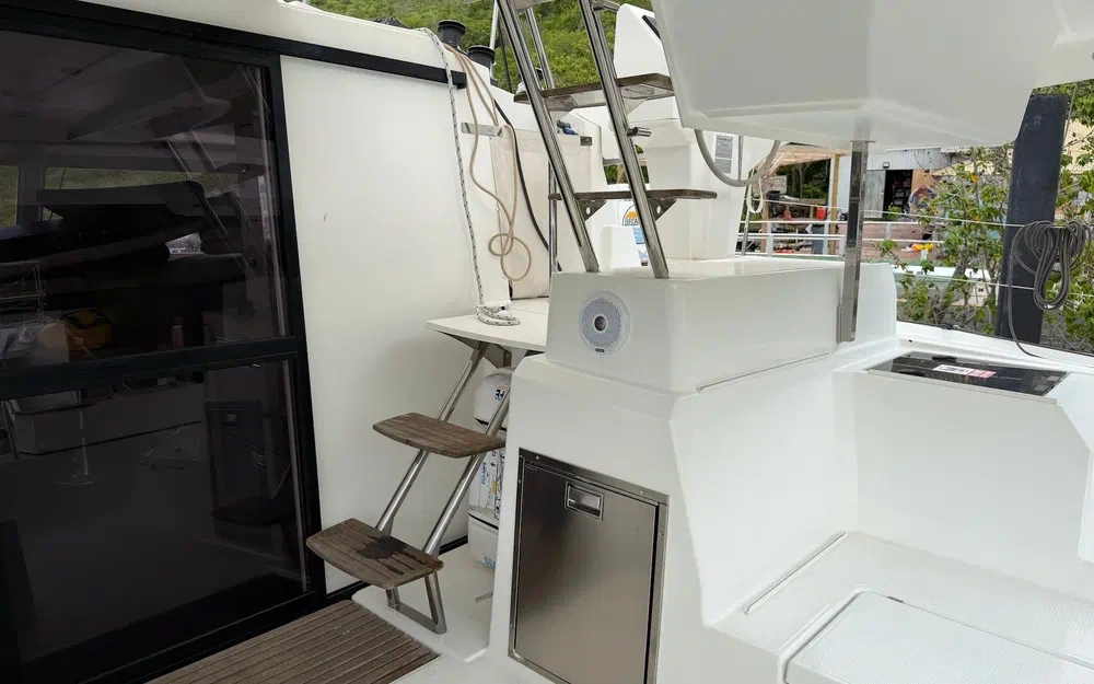 slider 29 Fountaine Pajot Astrea 42