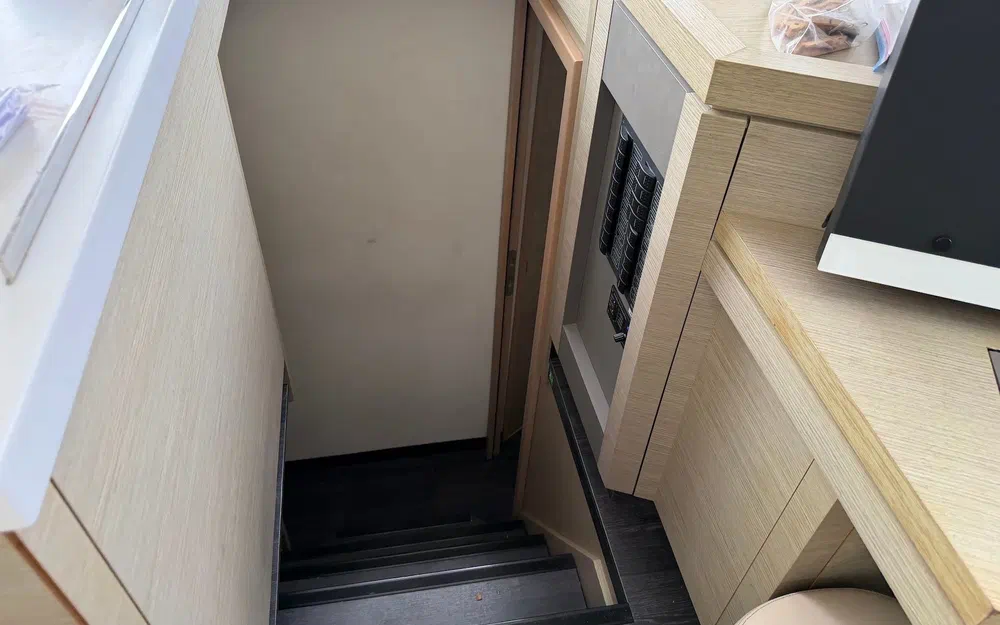 slider 34 Fountaine Pajot Astrea 42