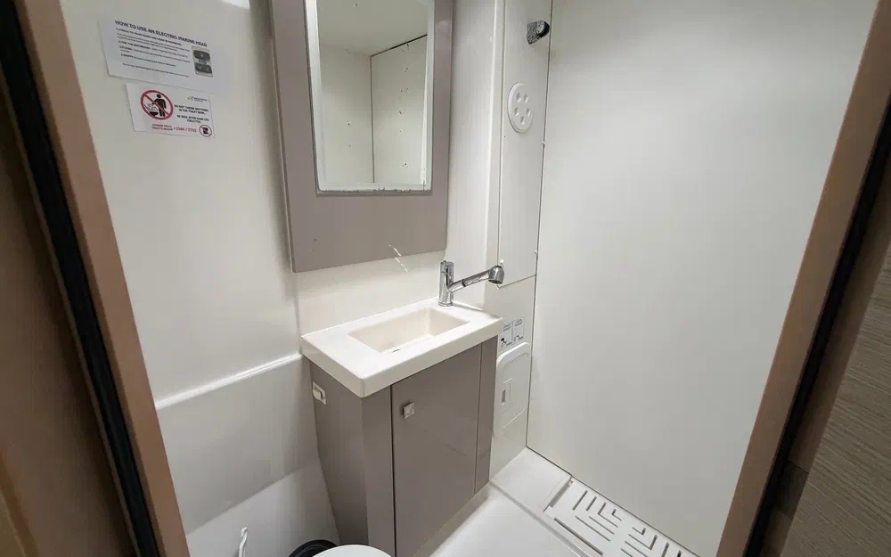 slider 37 Fountaine Pajot Astrea 42