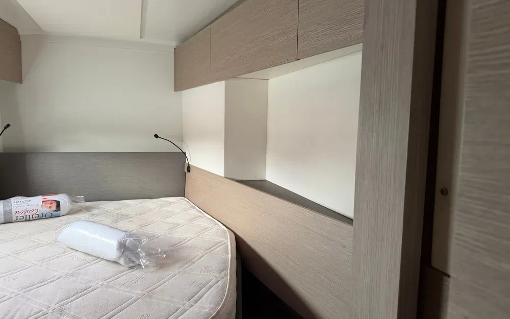slider 39 Fountaine Pajot Astrea 42