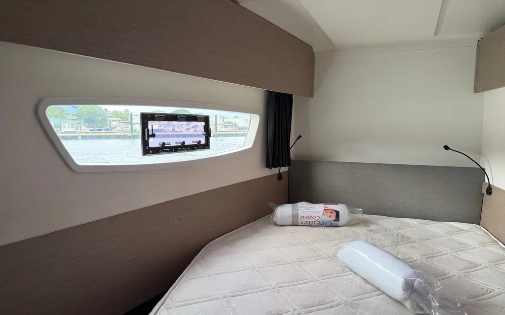 slider 40 Fountaine Pajot Astrea 42