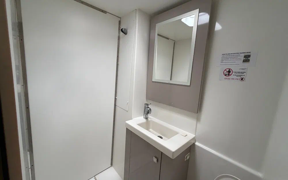 slider 41 Fountaine Pajot Astrea 42