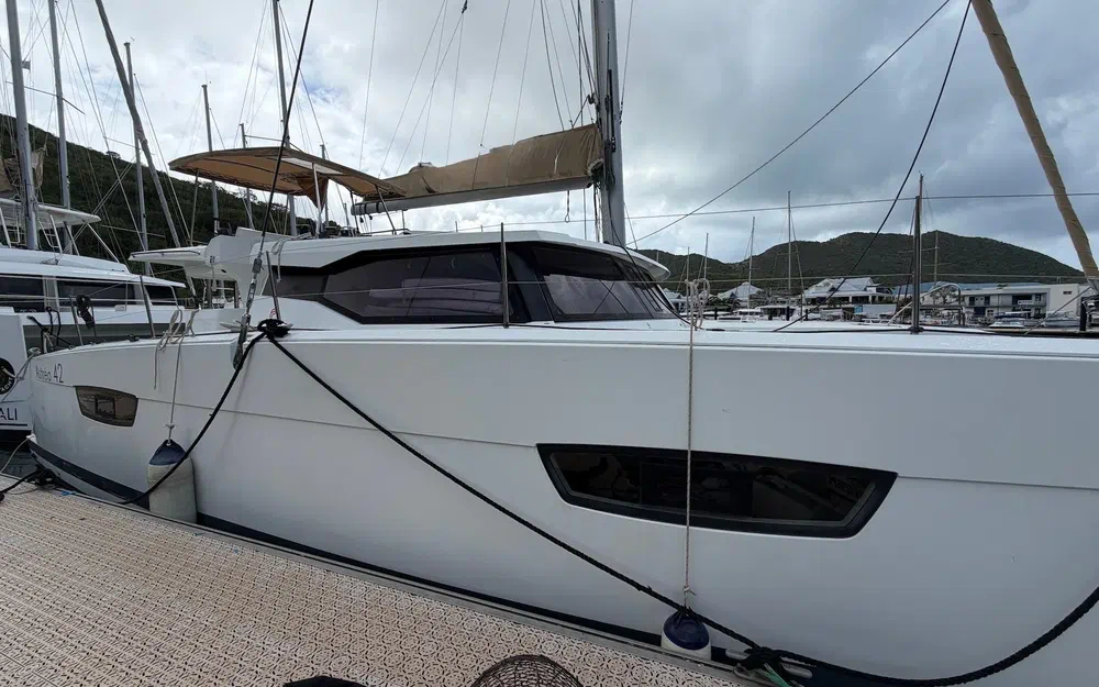 slider 4 Fountaine Pajot Astrea 42