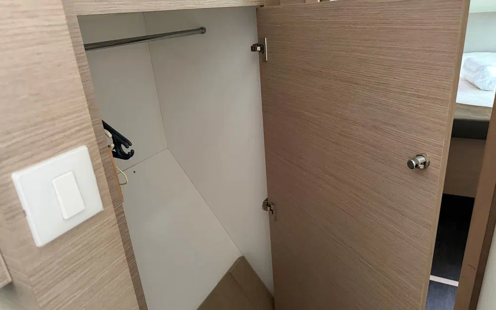 slider 49 Fountaine Pajot Astrea 42