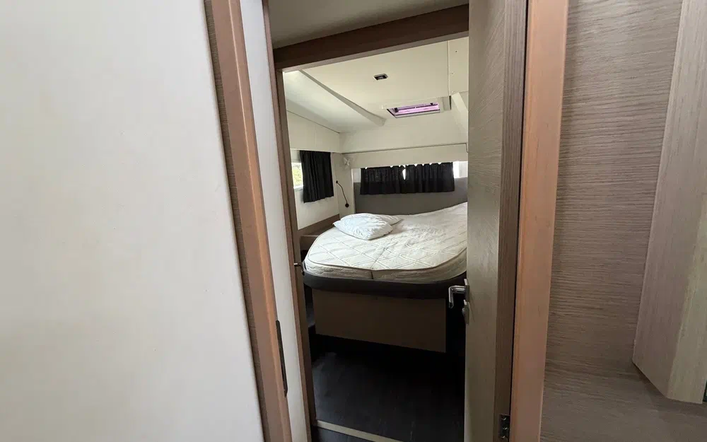 slider 51 Fountaine Pajot Astrea 42