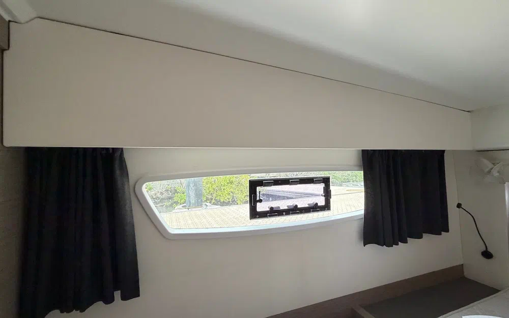 slider 53 Fountaine Pajot Astrea 42