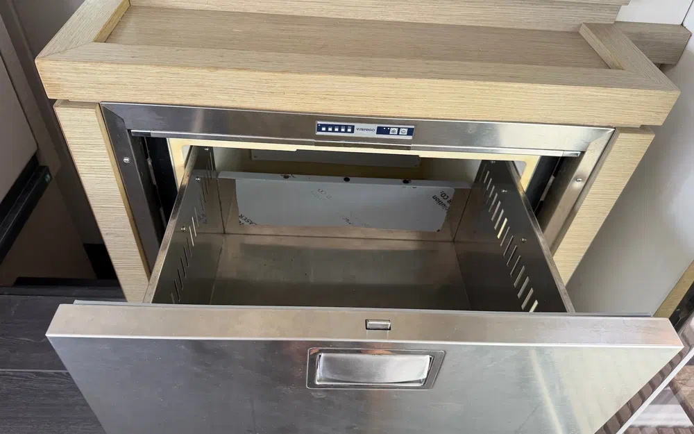 slider 56 Fountaine Pajot Astrea 42
