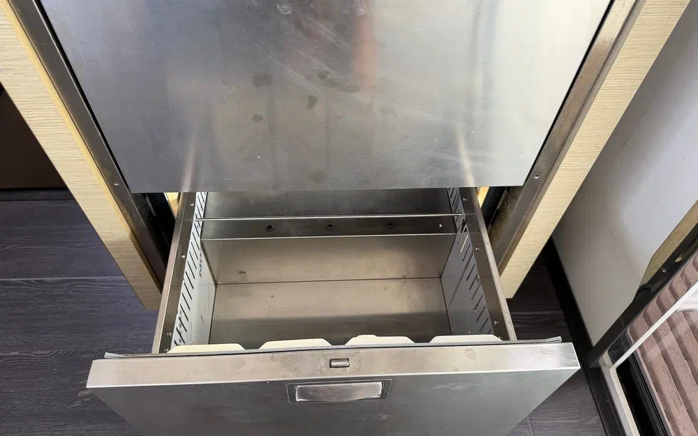 slider 57 Fountaine Pajot Astrea 42