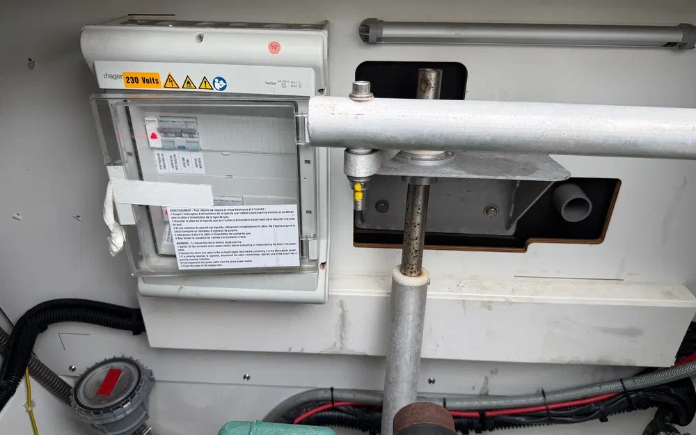 slider 65 Fountaine Pajot Astrea 42