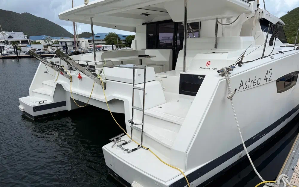 slider 6 Fountaine Pajot Astrea 42