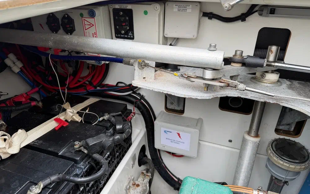 slider 70 Fountaine Pajot Astrea 42