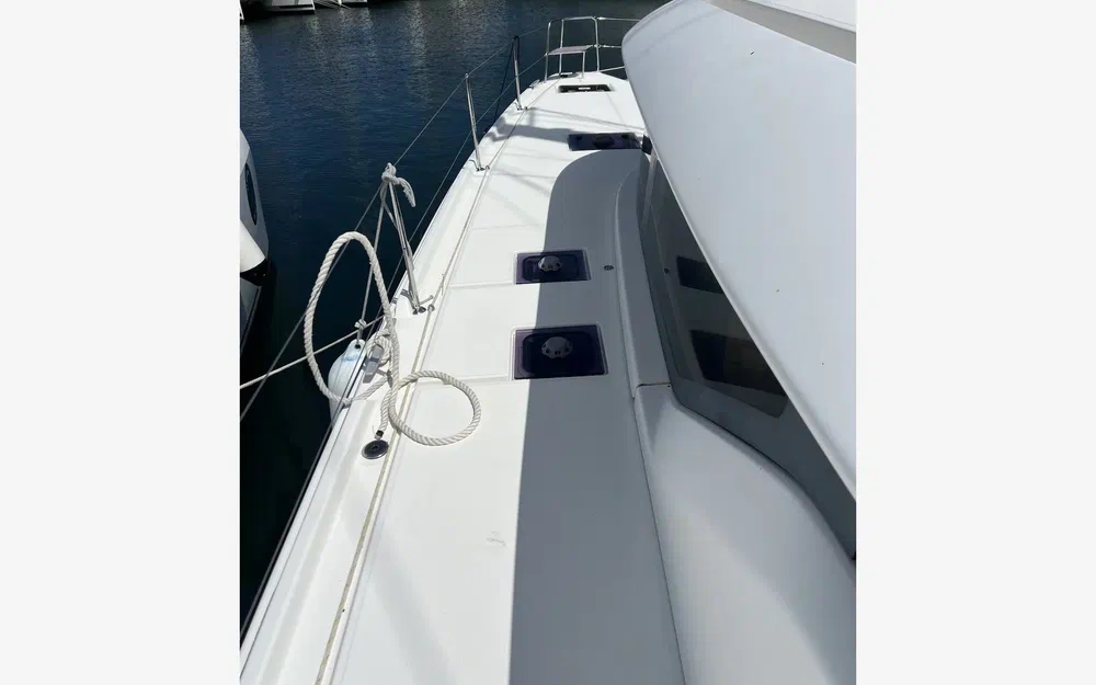 slider 4 Lagoon 46
