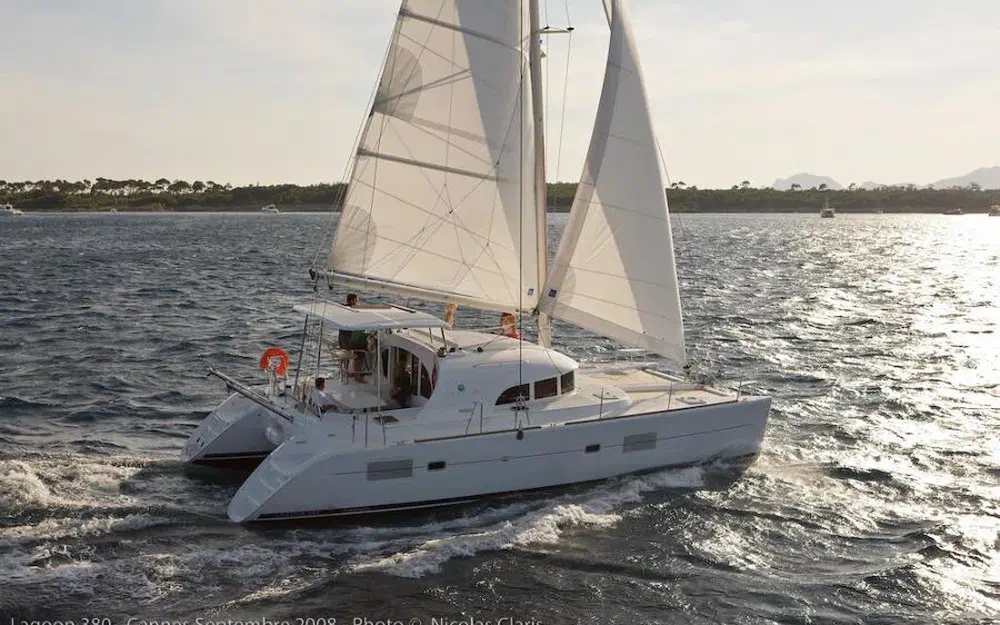 slider 0 Lagoon 380 S2