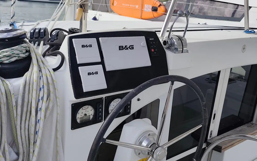 slider 9 Lagoon 380 S2
