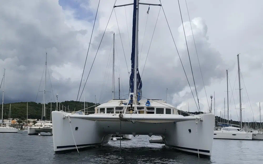 slider 1 Lagoon 570