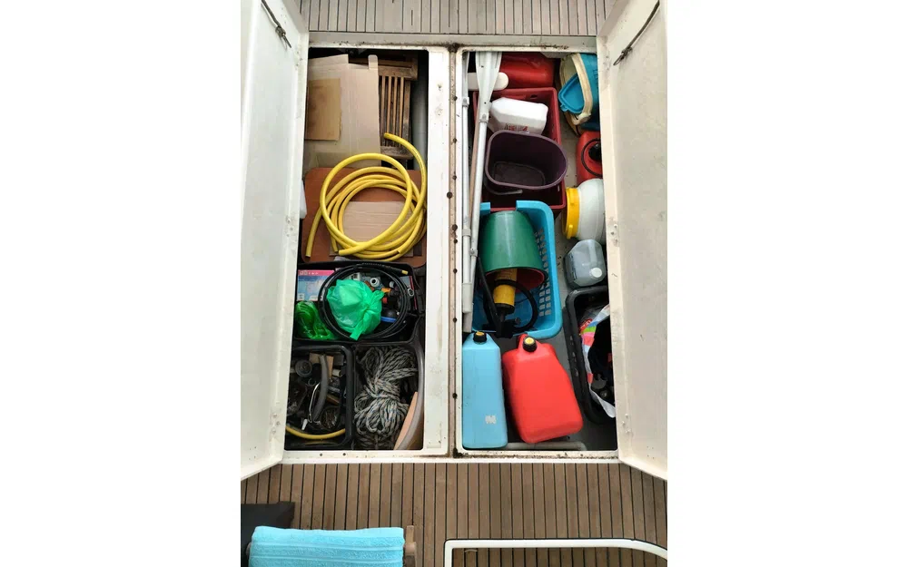 slider 23 Lagoon 570