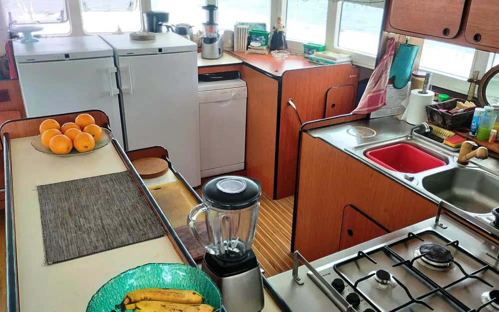 slider 33 Lagoon 570