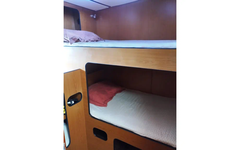 slider 38 Lagoon 570