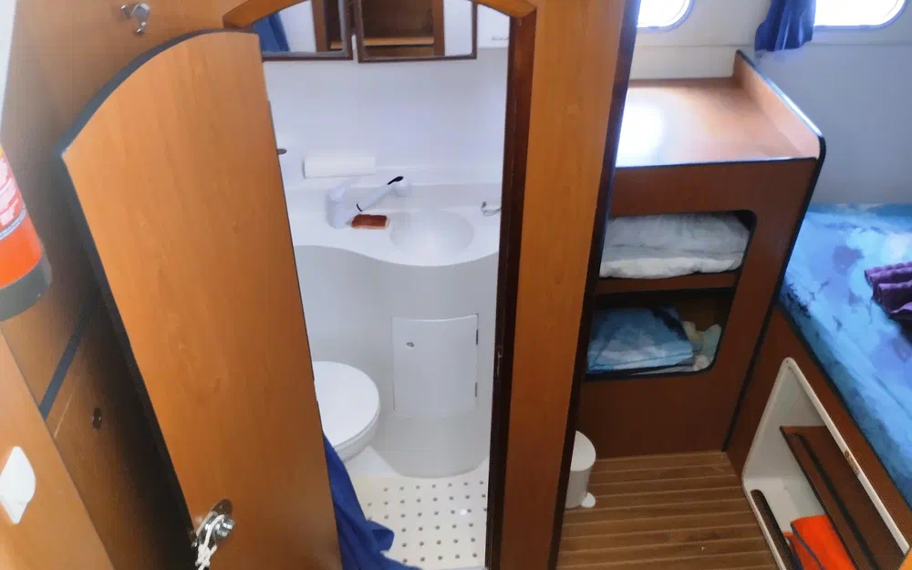 slider 43 Lagoon 570