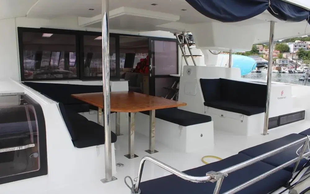 slider 21 Fountaine Pajot Saba 50