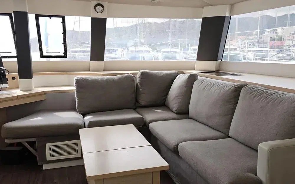 slider 26 Fountaine Pajot Saba 50