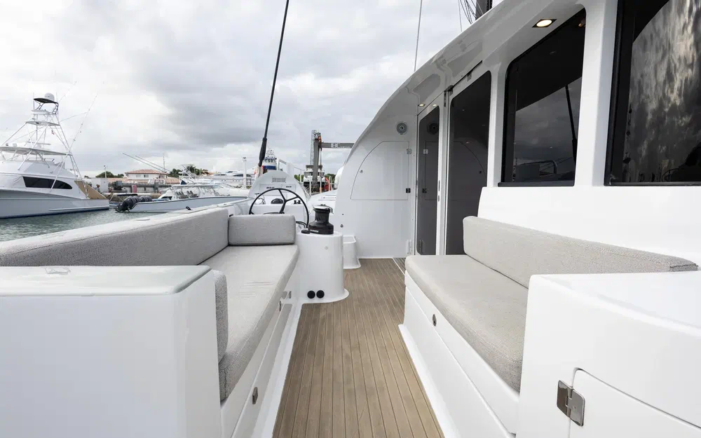 slider 18 Tag Yachting Tag 60