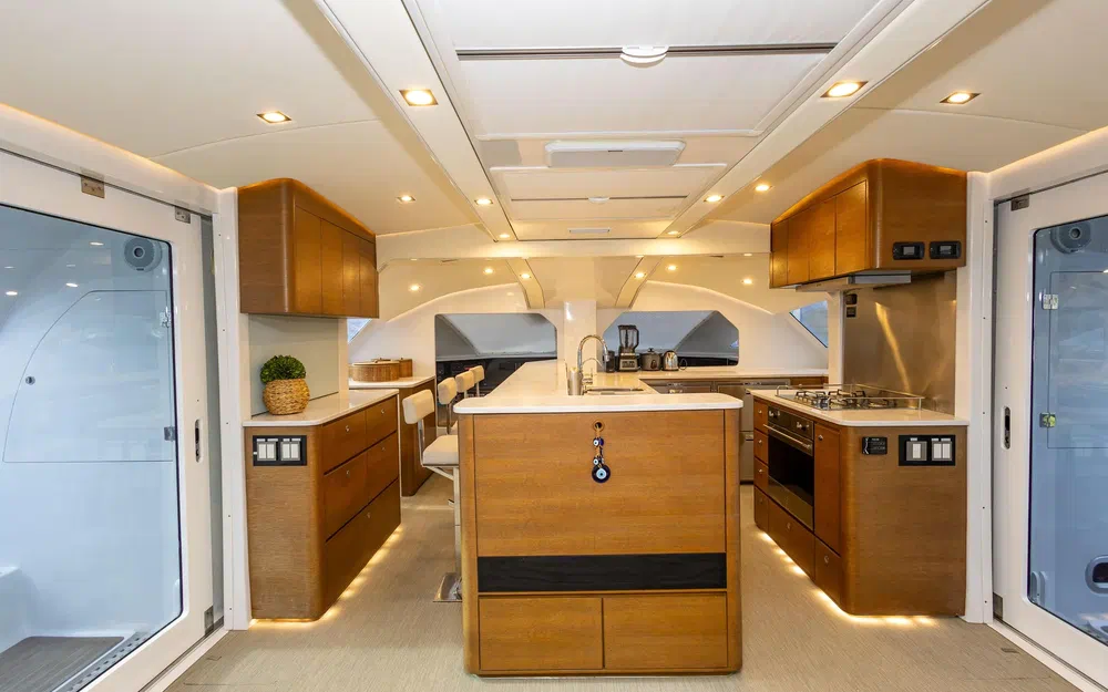slider 21 Tag Yachting Tag 60